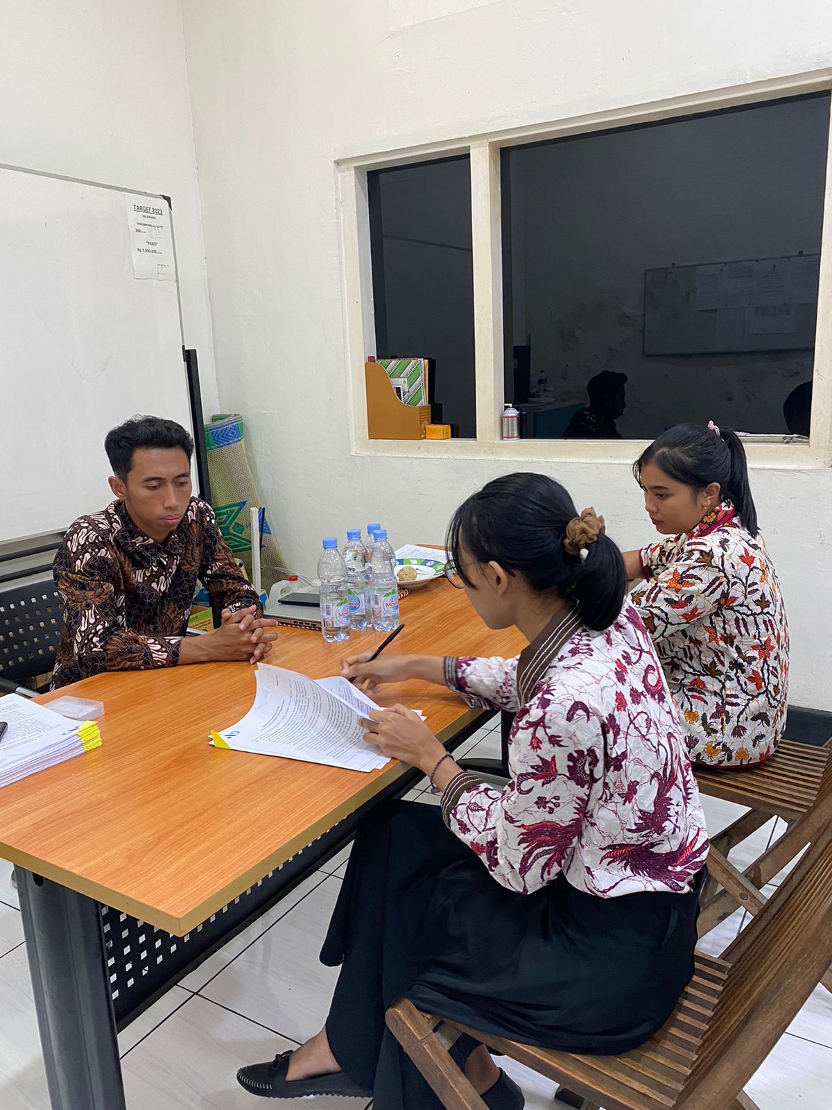 Mewakili dan mendampingi Tim HR pada PT Alfaomega Sehati Mitra (Joglo Semar) dalam penandatanganan Perjanjian Kerja dan Perjanjian Kerahasiaan